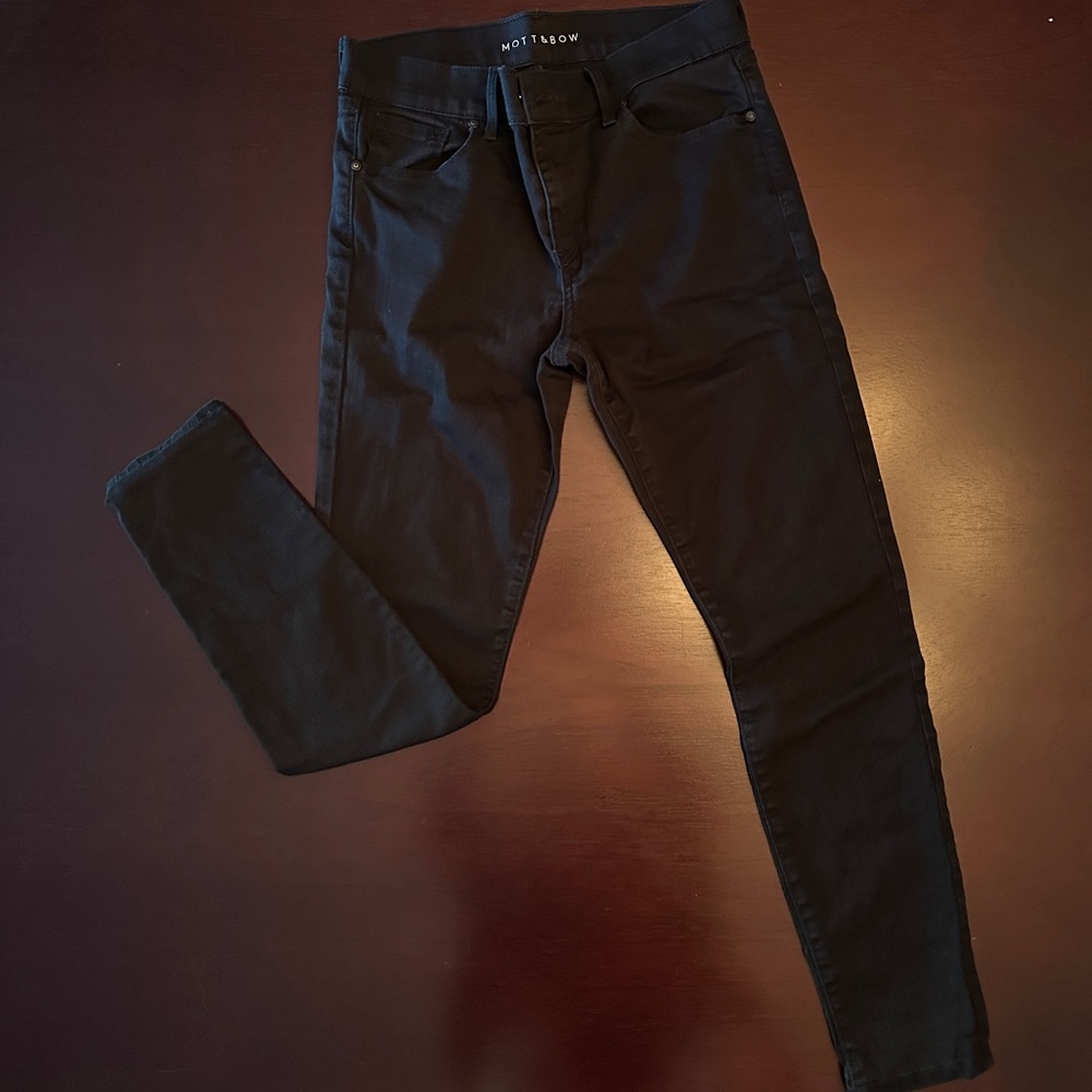 Mott & Bow Black Mid-Rise Skinny Jeans
